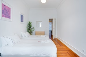 4 bedrooms, desk, iron/ironing board, travel crib