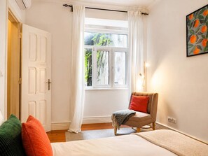 4 Schlafzimmer, Schreibtisch, Bügeleisen/Bügelbrett, Reisekinderbett