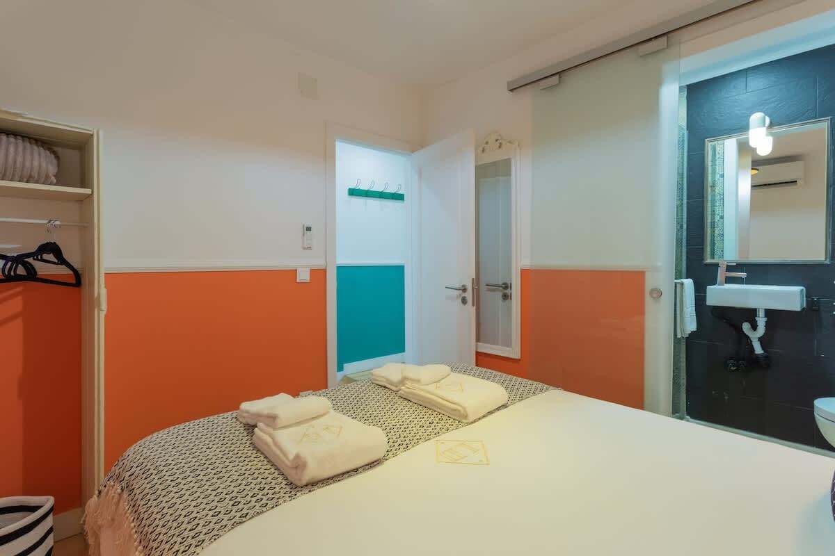 4 Schlafzimmer, Schreibtisch, Bügeleisen/Bügelbrett, Reisekinderbett