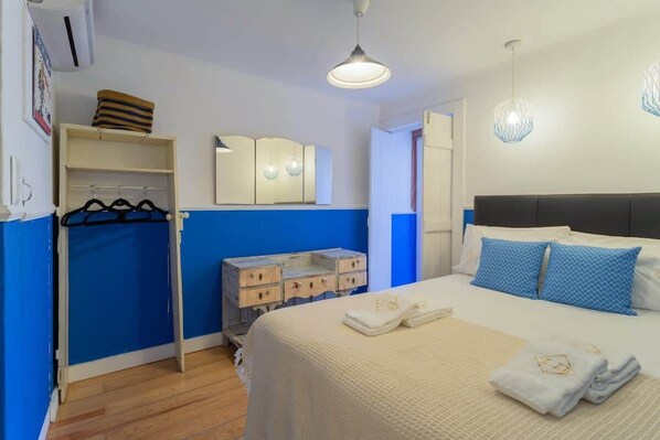 4 bedrooms, desk, iron/ironing board, travel cot