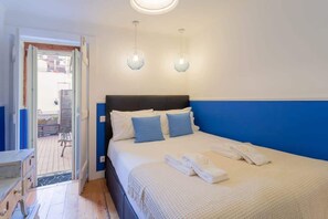 4 bedrooms, desk, iron/ironing board, travel crib