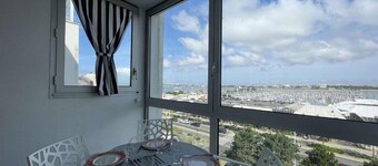 La Rochelle Apartment, 100m to beach, free parking, bright, equipped kitchen