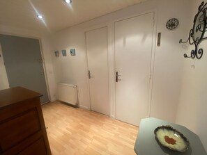 Interior - Central Arcachon T2 Apartment, 100m from Beach, Parking Included (Arcachon)