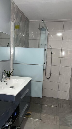 Shower, towels - Villa Cannelle (L'Étang-Salé)