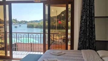 Camera Luxury, 1 letto queen con divano letto, vista lago | 1 camera, Wi-Fi gratuito, lenzuola