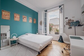 4 bedrooms, desk, WiFi, bed sheets - Blue & White Brilliance, by Veeve (Paris)