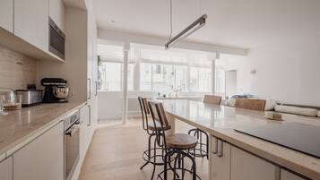Fridge, microwave, oven, stovetop