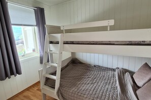 2 bedrooms, iron/ironing board, free WiFi, bed sheets - Norhern Lights Luxus Home -5 min Airport-free Park (Tromsø)