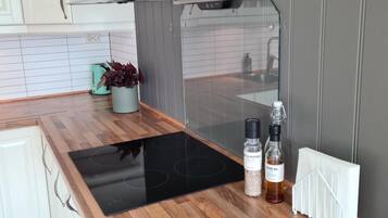 Apartemen | Dapur pribadi | Lemari es, microwave, oven, dan kompor