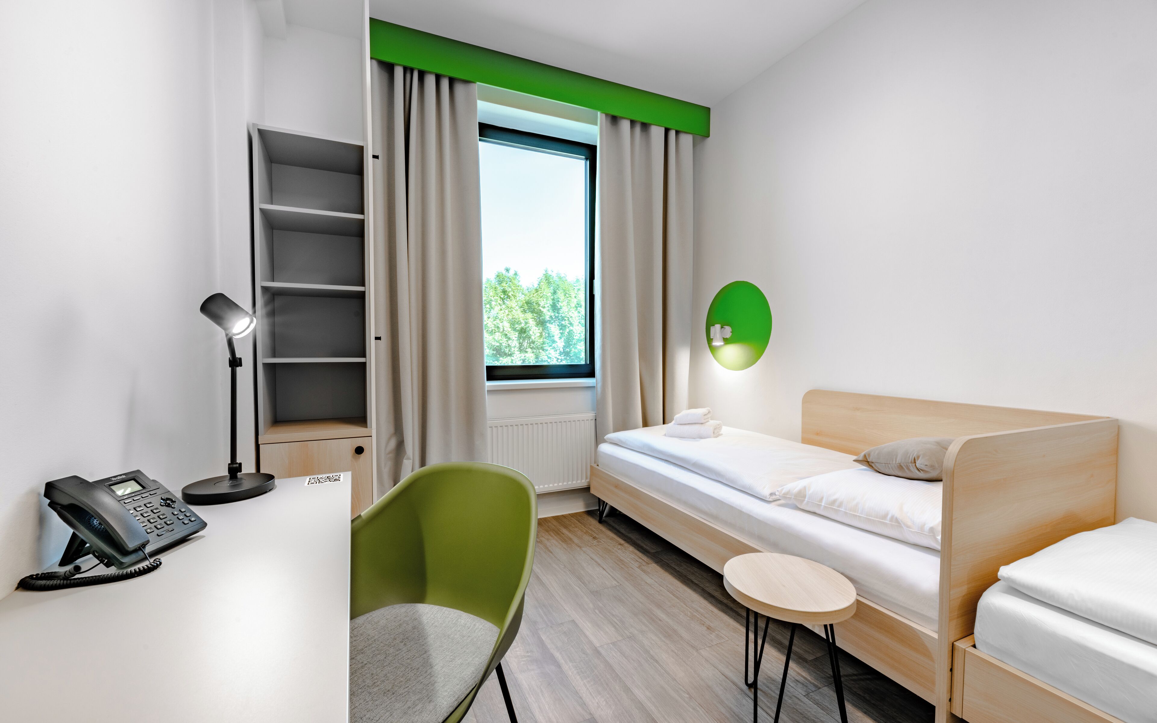 Economy Quadruple Room | Desk, soundproofing, free WiFi