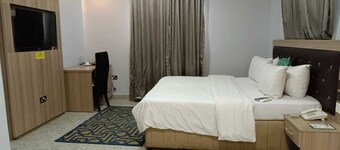 Eleventh House Hotel and Suites