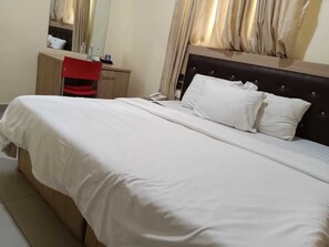 Business Room | 1 bedroom, bed sheets - Eleventh House Hotel and Suites (Akure)