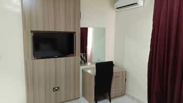 Business Room | Living area | 22-inch plasma TV with cable channels