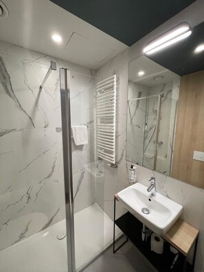 Premium Apartment, 1 Queen Bed with Sofa bed, Non Smoking | Bathroom - Wilanow Residence Apartments (Warsaw)