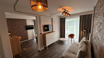 1 bedroom, in-room safe, desk, iron/ironing board