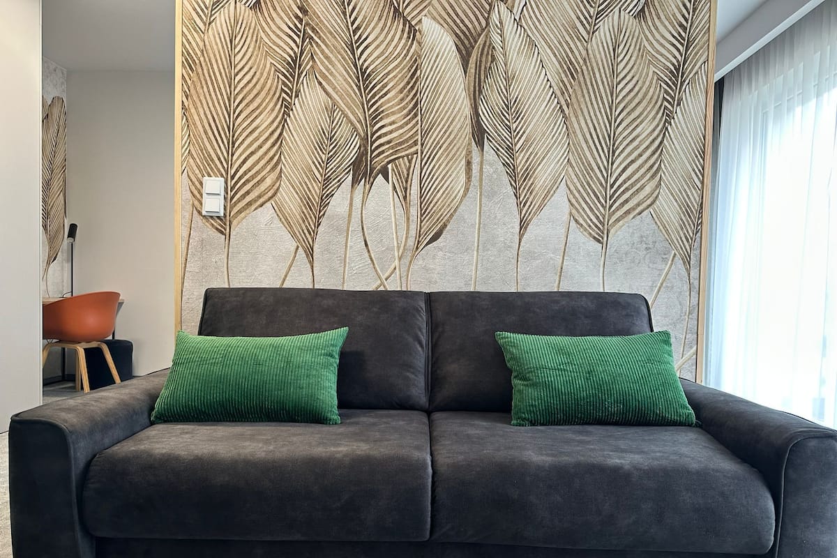 1 habitación, caja de seguridad en la habitación y escritorio