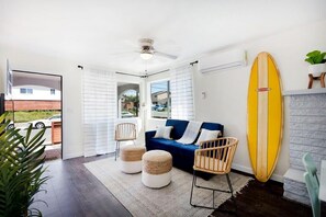 テレビ、暖炉、書斎 / ワークスペース