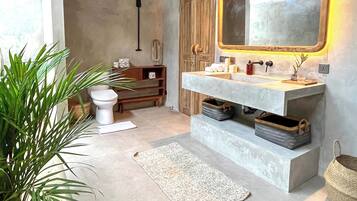 Deluxe Villa | Bathroom
