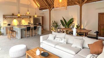 Deluxe Villa | Living area