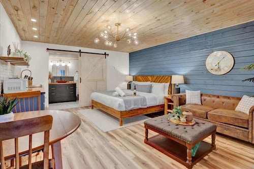 Modern Pocono Charmer | Firepits | Pet-Friendly