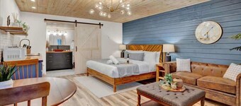 Modern Pocono Charmer | Firepits | Pet-Friendly
