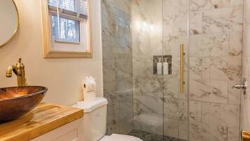 Shower, hair dryer, towels, shampoo