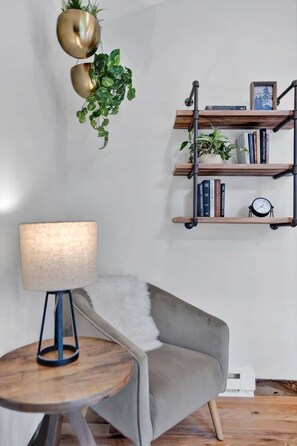 Luokittelematon kuva, 3 kautta 36, painike