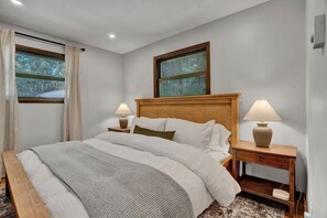 2 bedrooms, iron/ironing board, WiFi, bed sheets