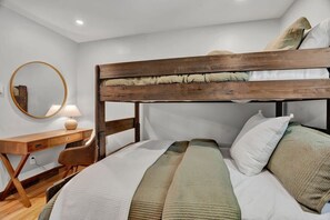 2 chambres, fer et planche à repasser, Wi-Fi, draps fournis