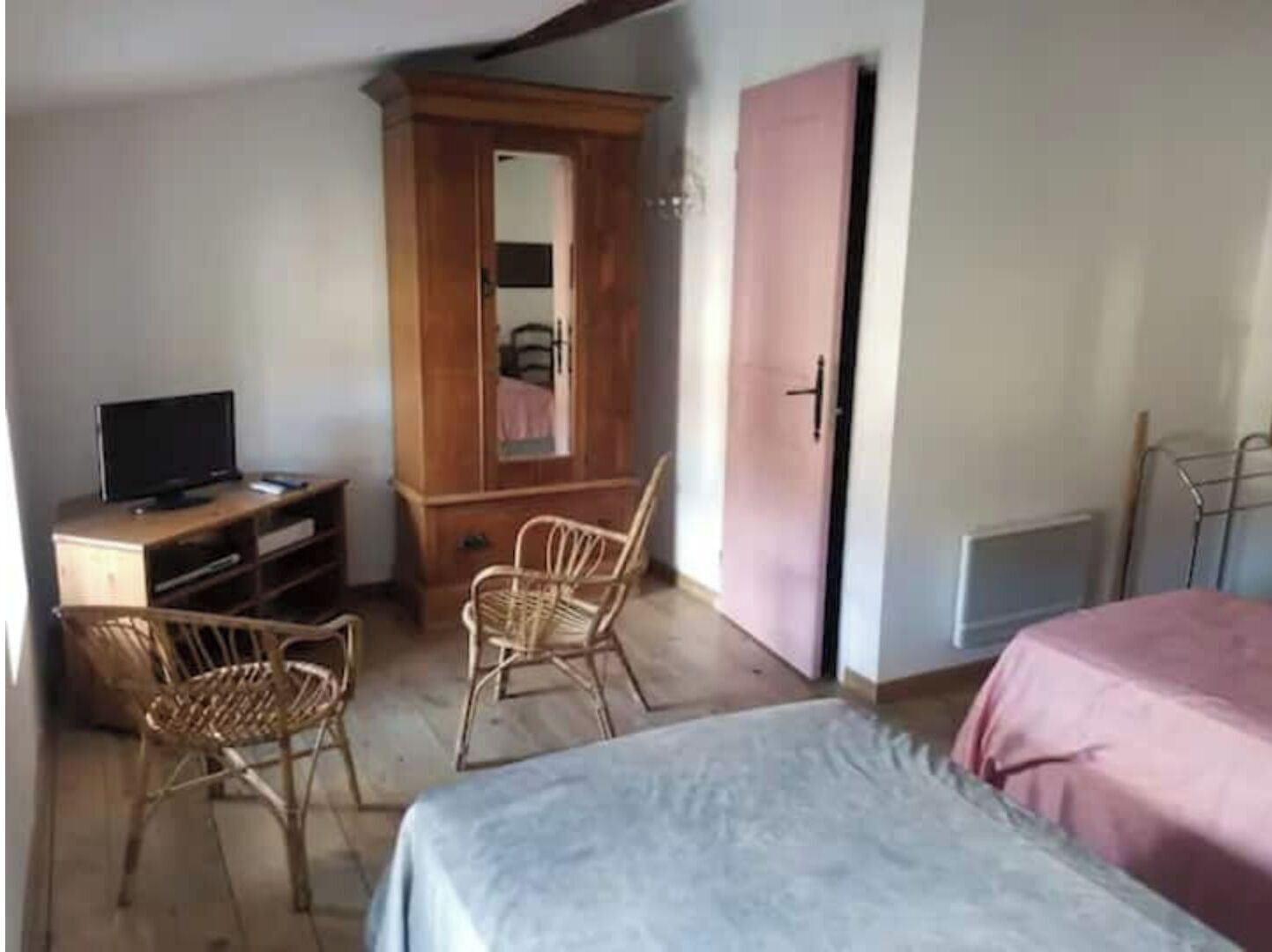 3 chambres, fer et planche à repasser, lit parapluie, draps fournis