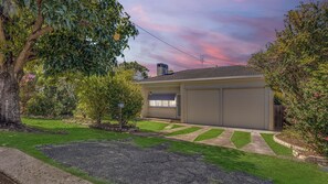 المنطقة المحيطة بالمنشأة