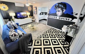 TV - Retro Hidden Gem 10 mins to Wineries (Cessnock)