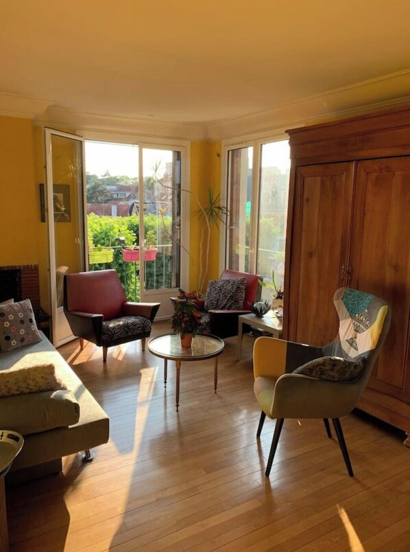 Boeken en een muziekbibliotheek