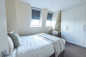 Apartamento, 3 quartos | 3 quartos, roupas de cama antialérgicas, ferros/tábuas de passar roupa