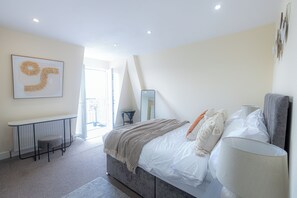 Apartamento, 3 quartos | 3 quartos, roupas de cama antialérgicas, ferros/tábuas de passar roupa