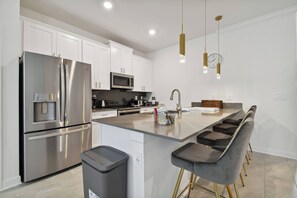 冷蔵庫、電子レンジ、コンロ、食器洗い機