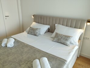 4 Schlafzimmer, Schreibtisch, Bügeleisen/Bügelbrett, kostenloses WLAN