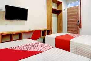 Deluxe Double Room - OYO 90629 The Home Srengseng (Jakarta)