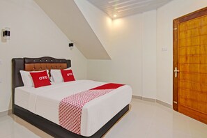 Laptop workspace, free WiFi, bed sheets