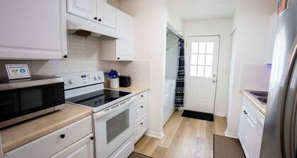 Quiet Tarpon Springs Unit Close to All the City has to offer!