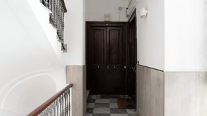 Exterior - La Chambre Duomo (Naples)
