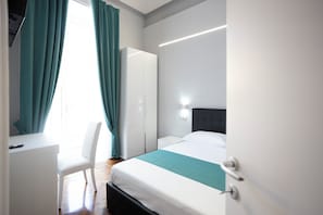 Deluxe Room | Premium bedding, down comforters, individually decorated - La Chambre Duomo (Naples)