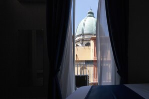 Deluxe Quadruple Room | Premium bedding, down comforters, individually decorated - La Chambre Duomo (Naples)