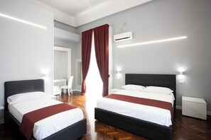Superior Quadruple Room | Premium bedding, down comforters, individually decorated - La Chambre Duomo (Naples)