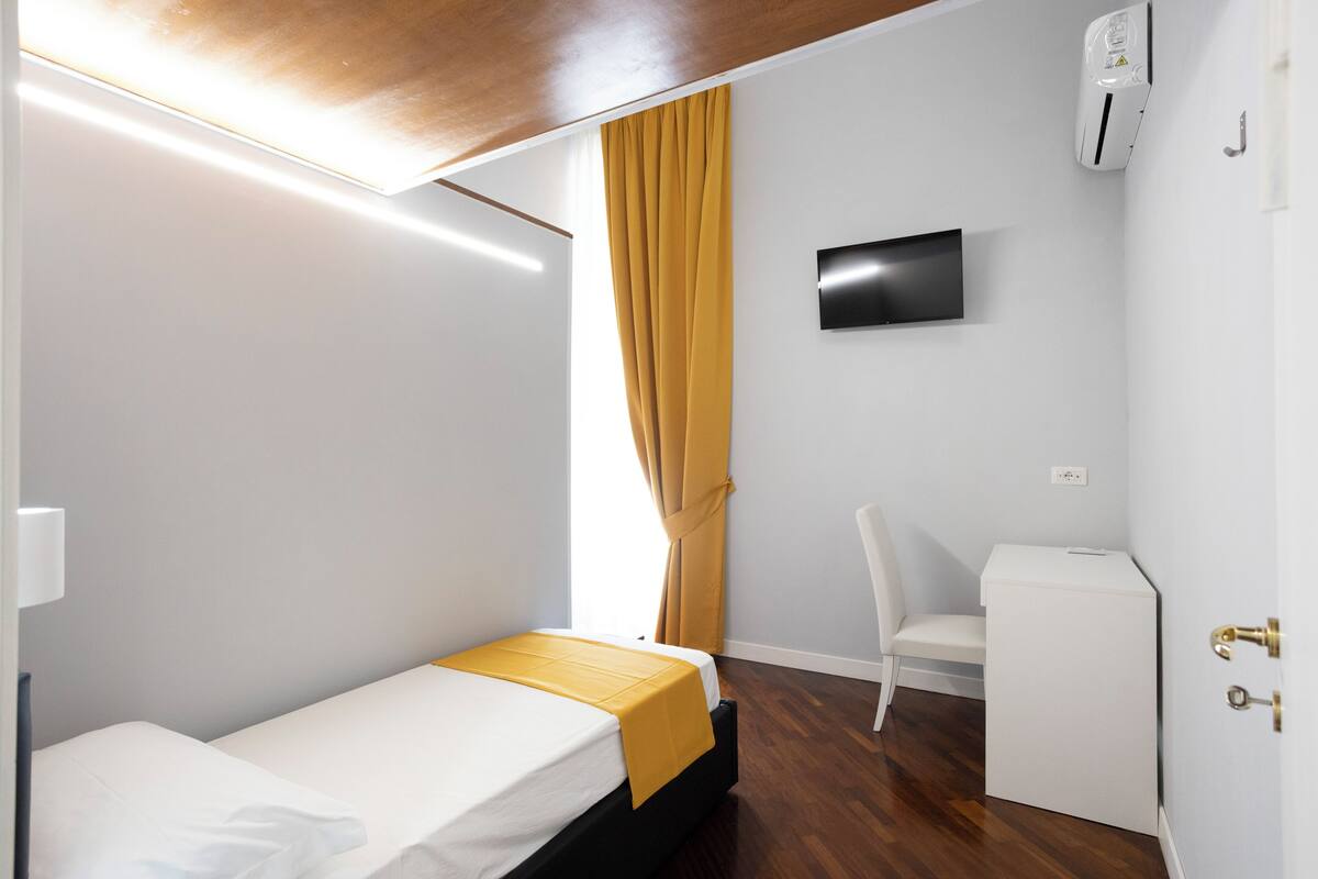 Comfort Single Room | Premium bedding, down comforters, desk, laptop workspace