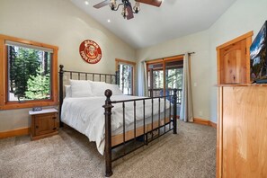 4 bedrooms, travel crib, WiFi