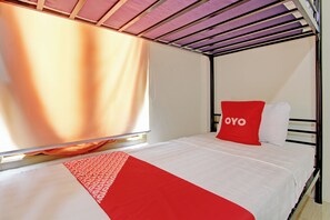 Standard Single Room - Hotel O Omahku Hostel Bunkbed (Yogyakarta)
