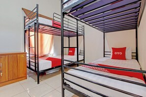 Standard Single Room | Cadar katil 