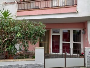 Exterior detail - Apartment in Torre Del Lago Puccini with 2 bedrooms sleeps 5 (Torre Del Lago Puccini)