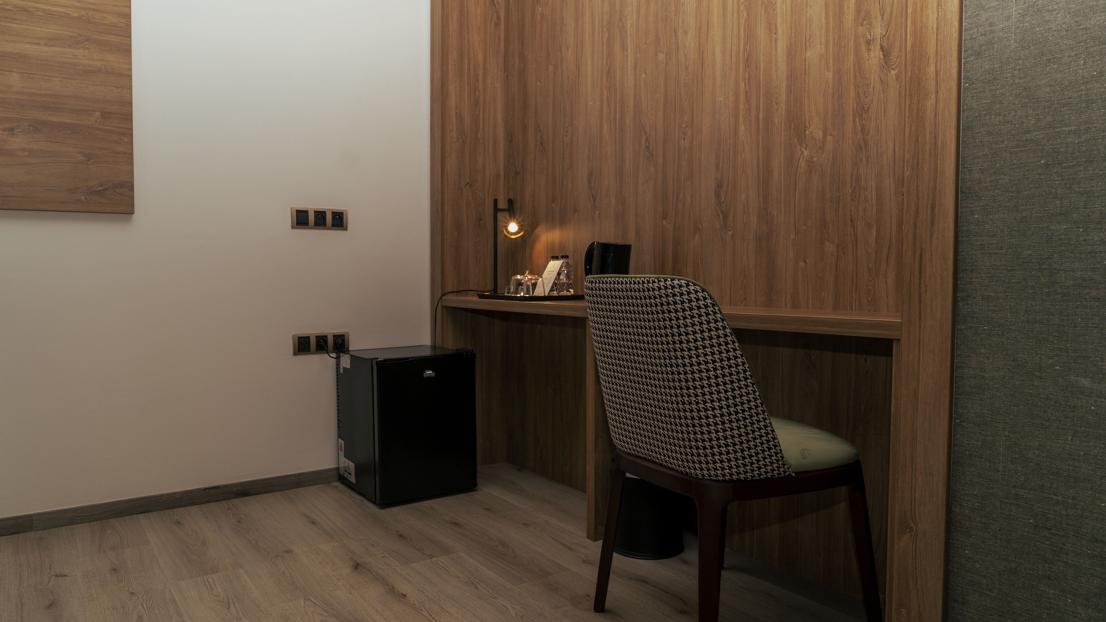 prestige suite | 1 bedroom, individually decorated, desk, laptop workspace